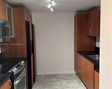 18800 Ne 29 Avenue - Photo Thumbnail 3