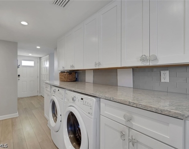 10475 Gulf Shore Drive - Photo Thumbnail 4