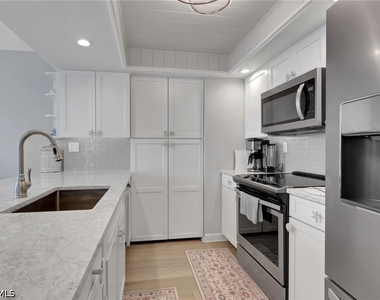 10475 Gulf Shore Drive - Photo Thumbnail 3