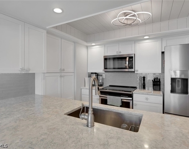 10475 Gulf Shore Drive - Photo Thumbnail 5