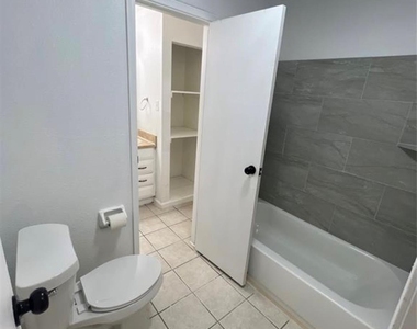 12707 Mosscrest Drive - Photo Thumbnail 10