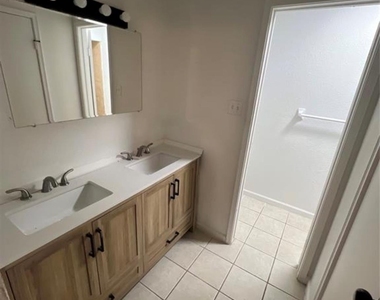 12707 Mosscrest Drive - Photo Thumbnail 6