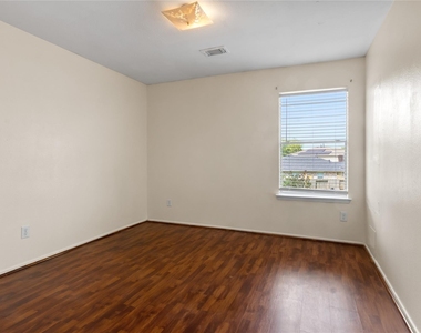 5815 Clerkenwell Drive - Photo Thumbnail 19