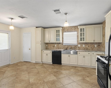 5815 Clerkenwell Drive - Photo Thumbnail 7