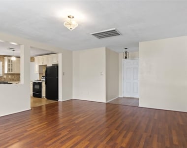 5815 Clerkenwell Drive - Photo Thumbnail 6