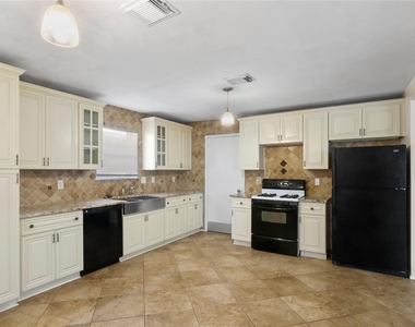 5815 Clerkenwell Drive - Photo Thumbnail 9