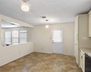 5815 Clerkenwell Drive - Photo Thumbnail 8