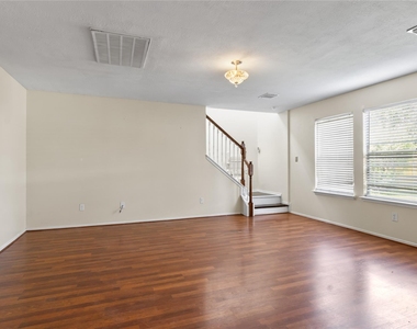 5815 Clerkenwell Drive - Photo Thumbnail 4