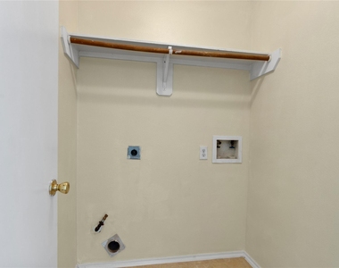 5815 Clerkenwell Drive - Photo Thumbnail 22