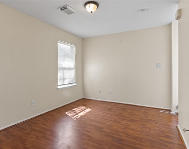 5815 Clerkenwell Drive - Photo Thumbnail 13
