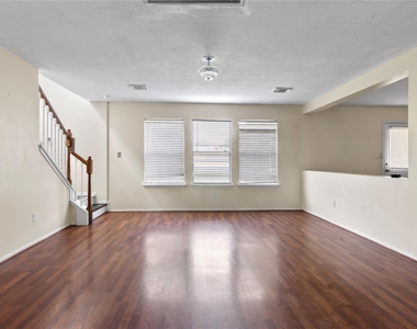 5815 Clerkenwell Drive - Photo Thumbnail 5