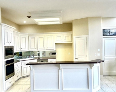 807 Kipp Avenue - Photo Thumbnail 2