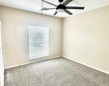807 Kipp Avenue - Photo Thumbnail 20