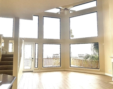 807 Kipp Avenue - Photo Thumbnail 12