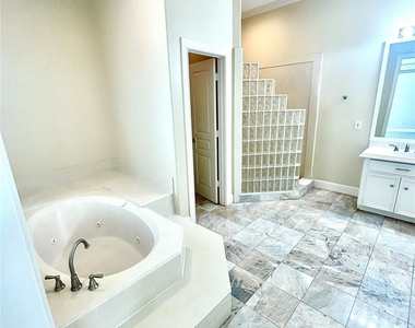 807 Kipp Avenue - Photo Thumbnail 8