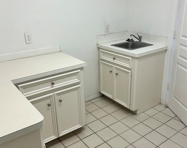 807 Kipp Avenue - Photo Thumbnail 32