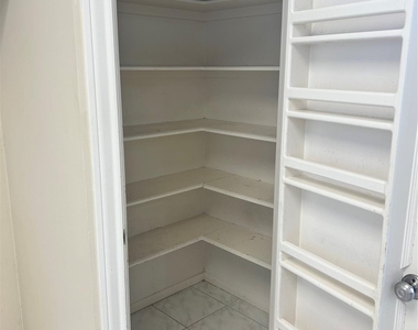 807 Kipp Avenue - Photo Thumbnail 4