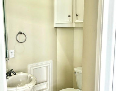 807 Kipp Avenue - Photo Thumbnail 5
