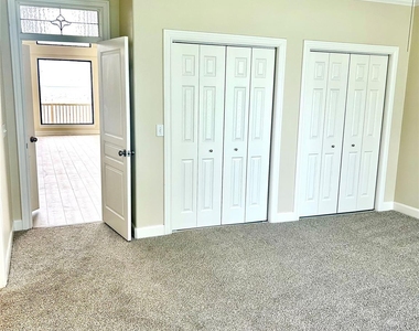 807 Kipp Avenue - Photo Thumbnail 7