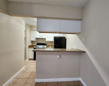 17401 Red Oak Drive - Photo Thumbnail 5