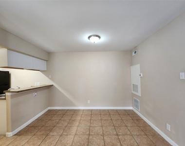 17401 Red Oak Drive - Photo Thumbnail 4