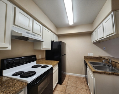 17401 Red Oak Drive - Photo Thumbnail 7
