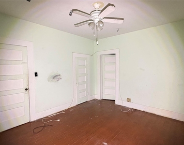 1501 S Columbia Drive - Photo Thumbnail 12