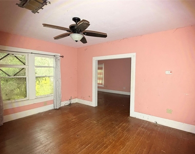 1501 S Columbia Drive - Photo Thumbnail 2