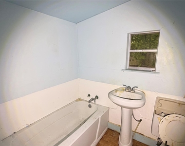 1501 S Columbia Drive - Photo Thumbnail 9