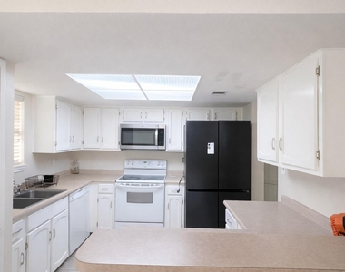 14555 Wunderlich Drive - Photo Thumbnail 11