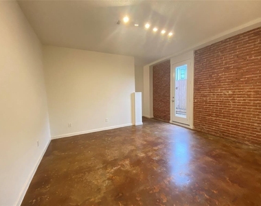 1112 Lawrence - Photo Thumbnail 4