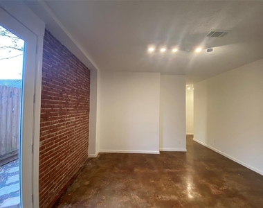 1112 Lawrence - Photo Thumbnail 7