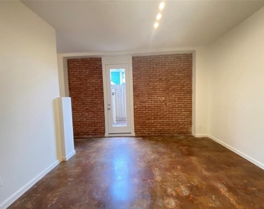 1112 Lawrence - Photo Thumbnail 11