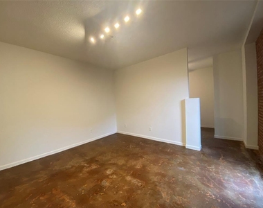 1112 Lawrence - Photo Thumbnail 6