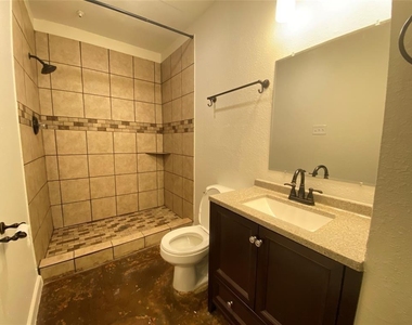 1112 Lawrence - Photo Thumbnail 13
