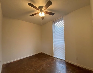 1112 Lawrence - Photo Thumbnail 9