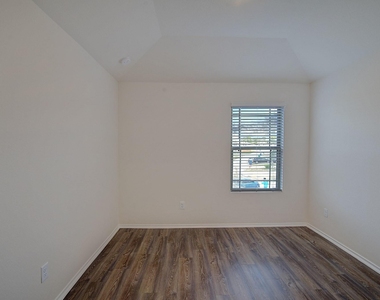 9410 Laiden Creek Trail - Photo Thumbnail 17