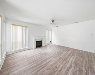 2415 Mills Creek Drive - Photo Thumbnail 7