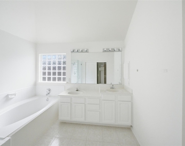 2415 Mills Creek Drive - Photo Thumbnail 15