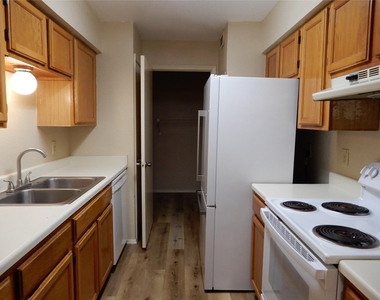 9797 Leawood Boulevard - Photo Thumbnail 6
