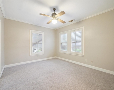 321 W 13th Street - Photo Thumbnail 7