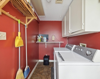 321 W 13th Street - Photo Thumbnail 9
