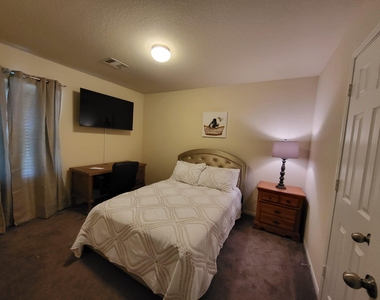 10739 Chestnut Path Way - Photo Thumbnail 4
