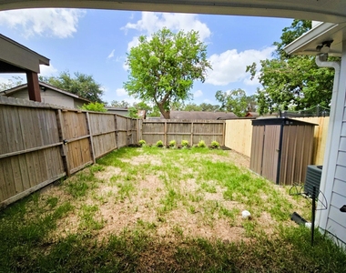 5226 Ridgevan Drive - Photo Thumbnail 32