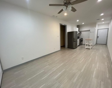 5226 Ridgevan Drive - Photo Thumbnail 2