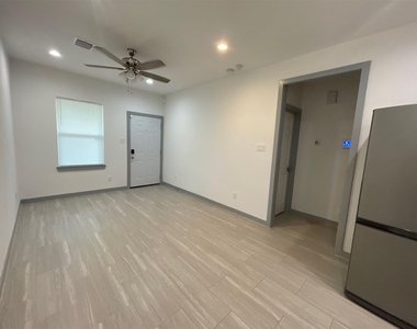 5226 Ridgevan Drive - Photo Thumbnail 3
