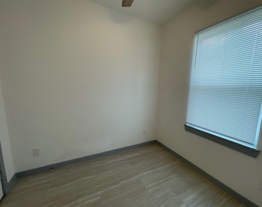 5226 Ridgevan Drive - Photo Thumbnail 16