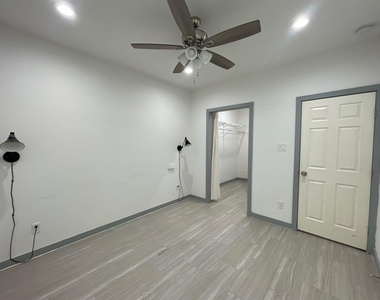5226 Ridgevan Drive - Photo Thumbnail 10