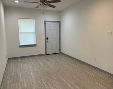 5226 Ridgevan Drive - Photo Thumbnail 6