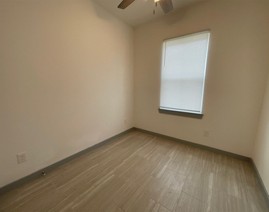5226 Ridgevan Drive - Photo Thumbnail 15